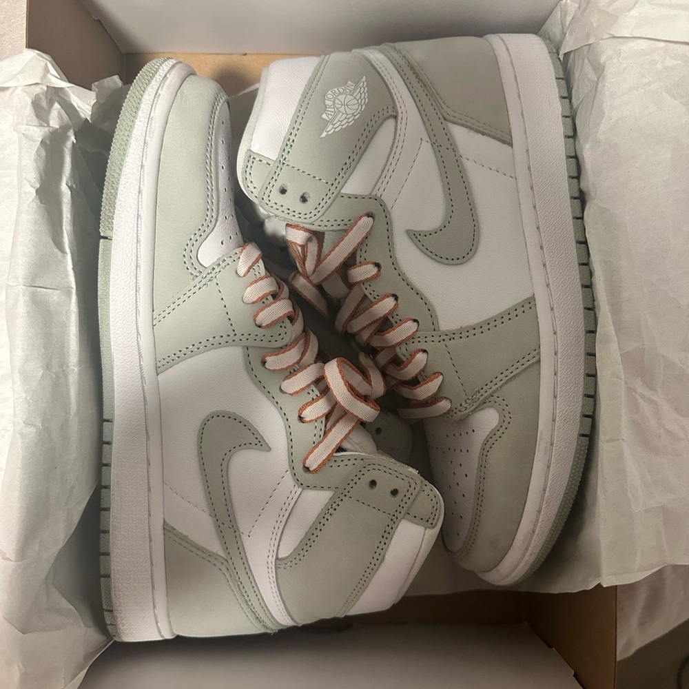 Air Jordan 1 Retro High OG Seafoam